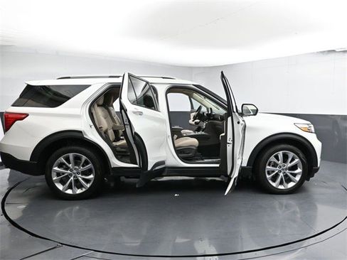 Used 2022 Ford Explorer Platinum w/ Equipment Group 601A image 34