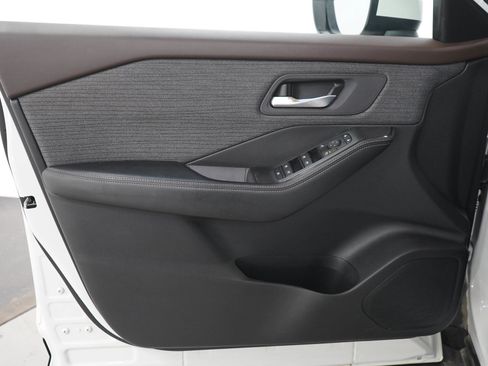 Used 2023 Nissan Rogue SV AWD/4WD image 20