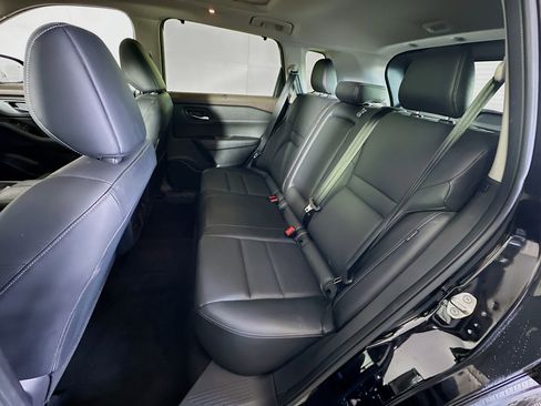 Used 2023 Nissan Rogue SV w/ SV Premium B Package image 28