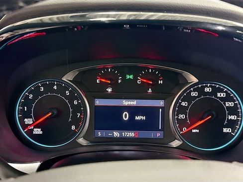 Used 2023 Chevrolet Traverse LT FWD image 13