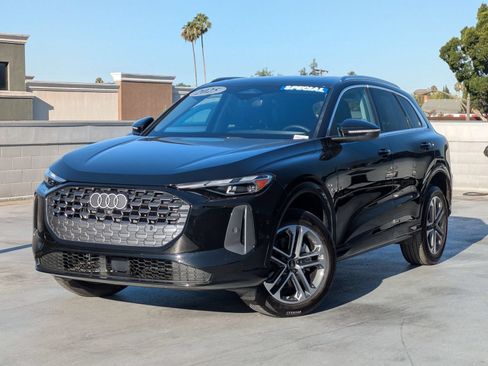 Used 2025 Audi Q5 Premium w/ Convenience Package AWD/4WD image 3