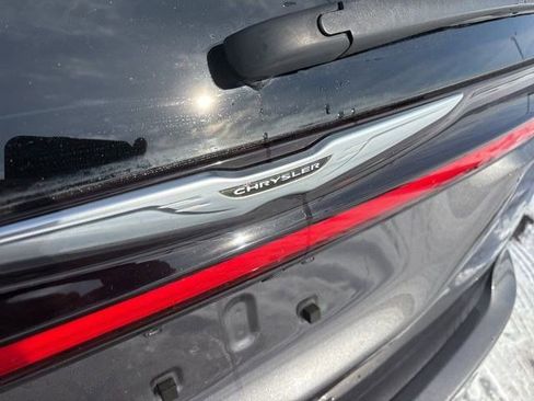 Used 2022 Chrysler Pacifica Touring image 47