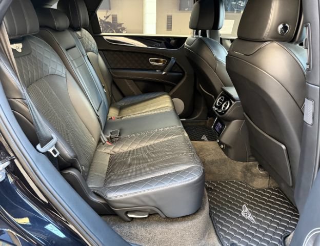 Used 2017 Bentley Bentayga AWD/4WD image 16