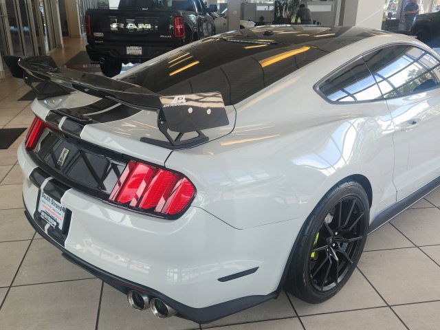 Used 2016 Ford Mustang Shelby GT350 w/ Technology Package RWD image 11