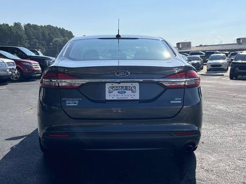 Used 2018 Ford Fusion SE w/ Fusion SE Technology Package FWD image 5