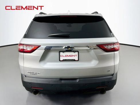 Used 2019 Chevrolet Traverse LT w/ LT Premium Package FWD image 8