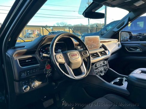 Used 2022 GMC Yukon XL SLE image 12