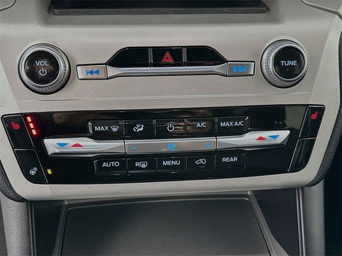 Used 2024 Ford Explorer XLT w/ Equipment Group 202A image 16