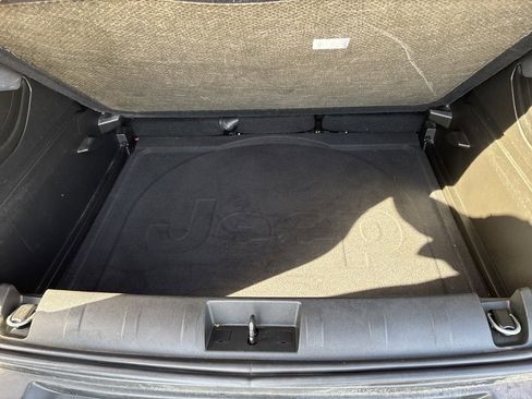 Used 2020 Jeep Renegade Latitude w/ Cold Weather Group image 23