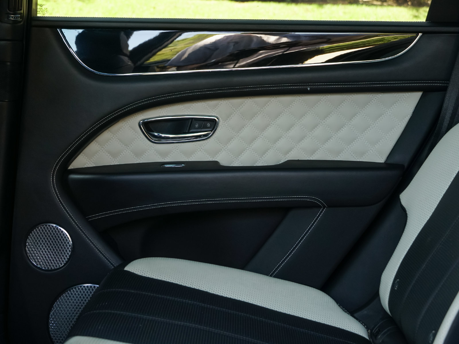 Certified 2023 Bentley Bentayga AWD/4WD image 27