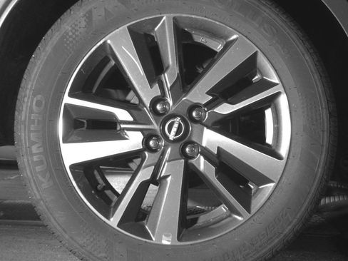 Used 2025 Nissan Versa SV FWD image 15