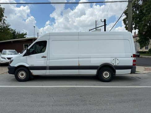 Used 2014 Mercedes-Benz Sprinter 2500 image 2