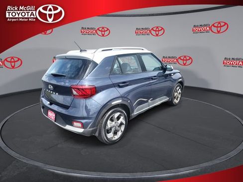 Used 2025 Hyundai Venue Limited FWD image 8