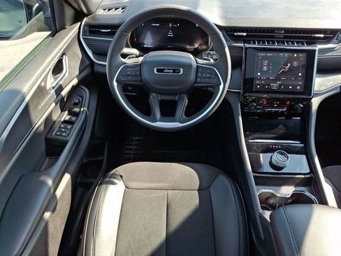 Certified 2025 Jeep Grand Cherokee Altitude image 14