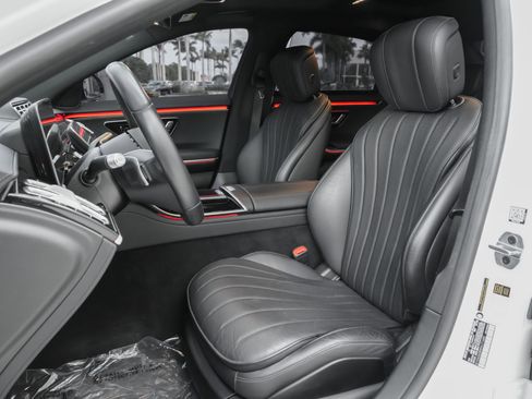 Used 2023 Mercedes-Benz S 500 4MATIC w/ AMG Line image 16