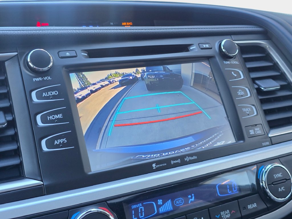 Used 2019 Toyota Highlander XLE AWD/4WD image 26