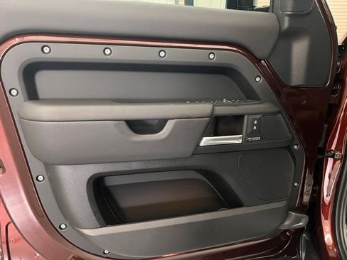 New 2026 Land Rover Defender 130 X-Dynamic SE image 8