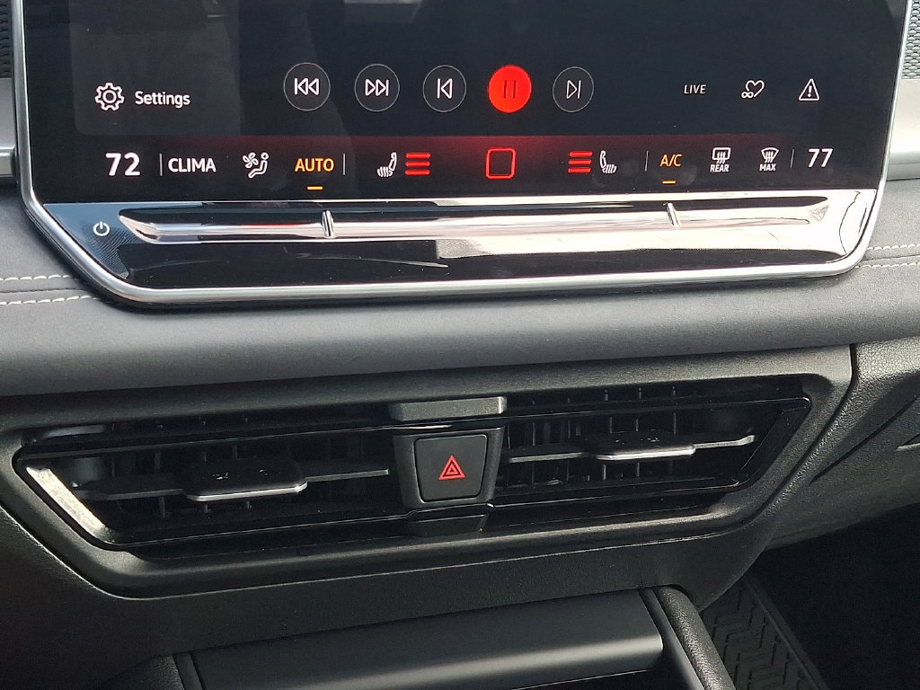 Used 2025 Volkswagen Tiguan SE R-Line AWD/4WD image 16