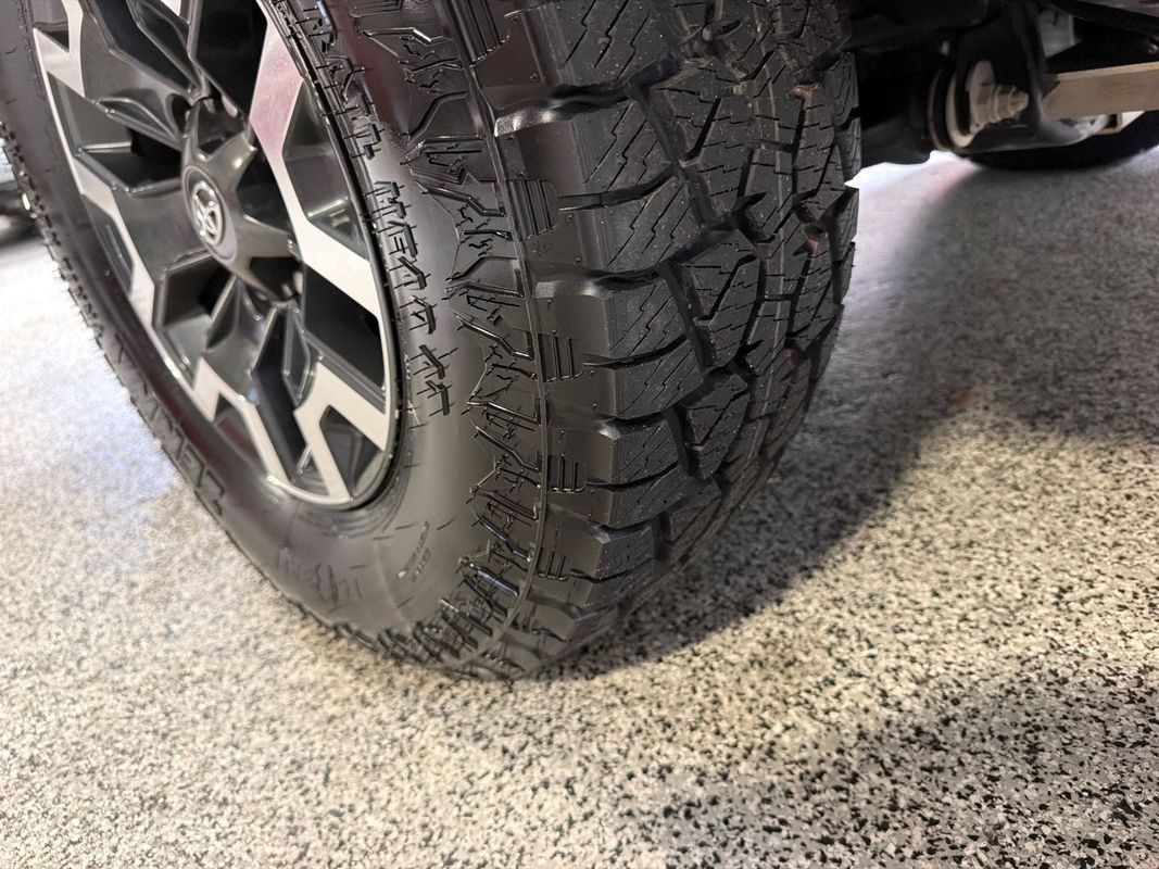 Used 2020 Toyota Tacoma SR5 RWD image 46