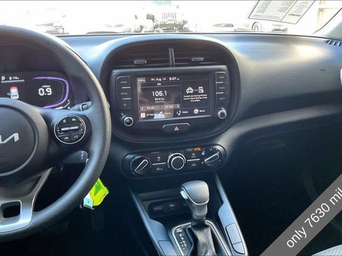 Used 2025 Kia Soul LX w/ LX Technology Package FWD image 5