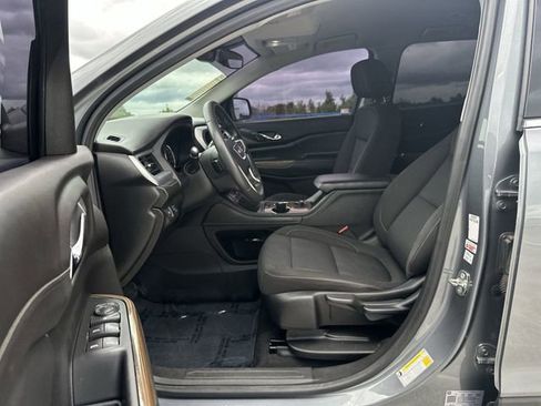 Used 2022 GMC Acadia SLE FWD image 22