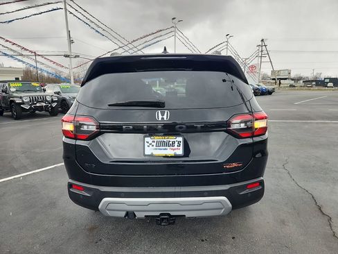 Used 2025 Honda Pilot TrailSport image 7
