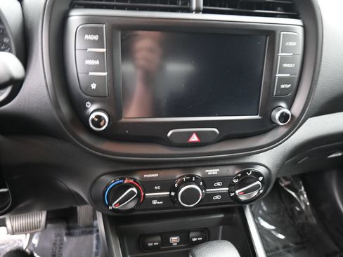 Used 2022 Kia Soul LX w/ Technology Package FWD image 15