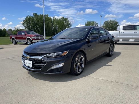 Used 2023 Chevrolet Malibu LT image 2
