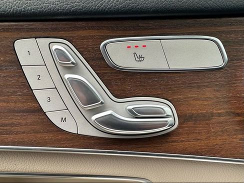 Used 2021 Mercedes-Benz GLC 300 4MATIC image 14