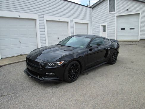 Used 2017 Ford Mustang Coupe RWD image 2