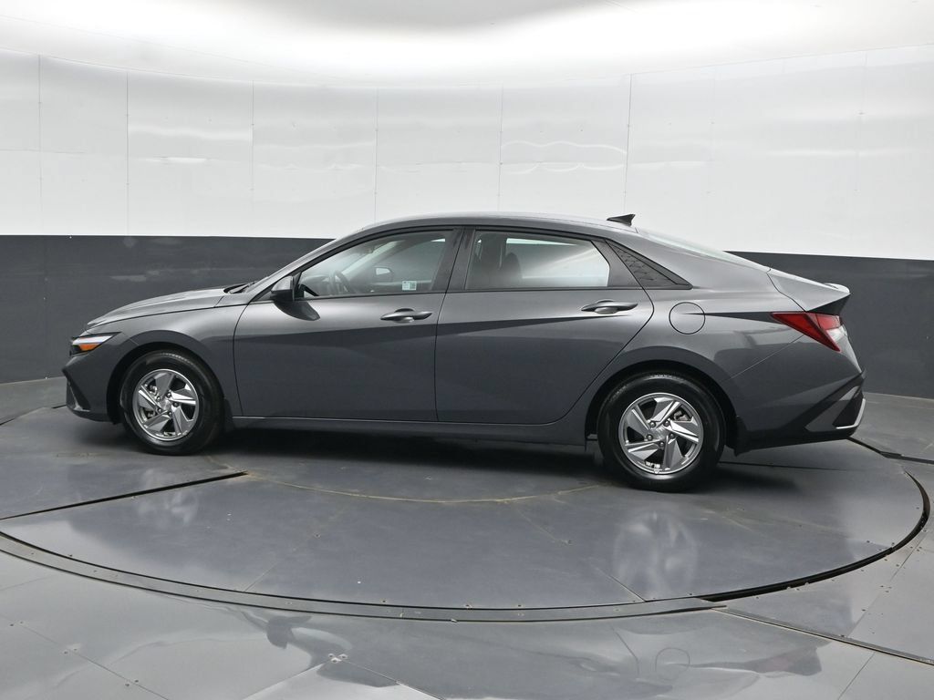 Used 2025 Hyundai Elantra SE FWD image 7