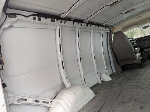 Used 2015 Chevrolet Express 2500 image 8