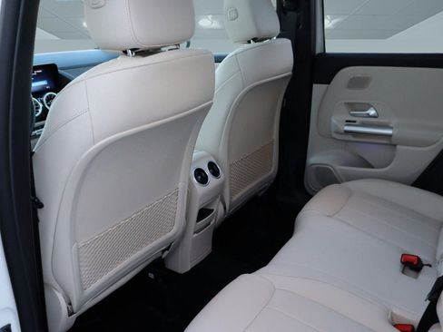 Used 2025 Mercedes-Benz GLA 250 image 23