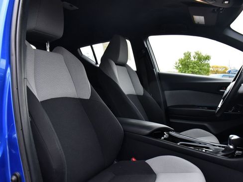 Used 2019 Toyota C-HR XLE FWD image 15