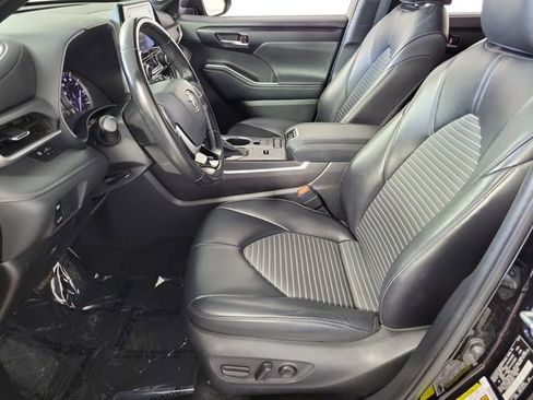 Used 2022 Toyota Highlander XSE FWD image 19