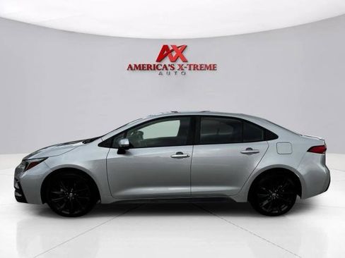 Used 2024 Toyota Corolla SE FWD image 2