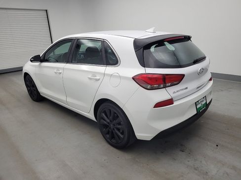 Used 2019 Hyundai Elantra GT FWD image 3