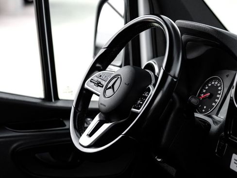 Used 2024 Mercedes-Benz Sprinter 2500 image 10