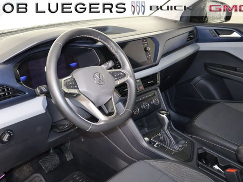 Used 2022 Volkswagen Taos SE FWD image 8