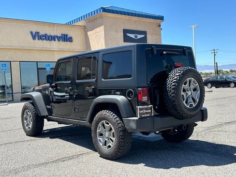 Used 2017 Jeep Wrangler Unlimited Rubicon w/ Cold Weather Group AWD/4WD image 4