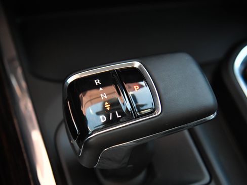 Used 2023 GMC Sierra 1500 Elevation image 28