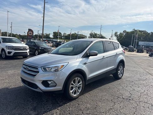 Used 2019 Ford Escape SE FWD image 3
