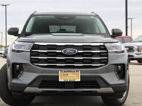Certified 2025 Ford Explorer Active w/ Active Comfort Package AWD/4WD image 2