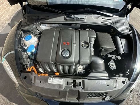 Used 2013 Volkswagen Beetle 2.5 image 19