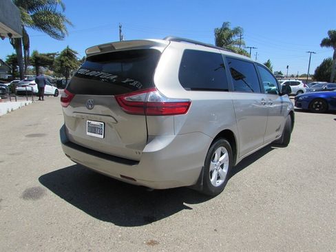 Used 2017 Toyota Sienna LE FWD image 7