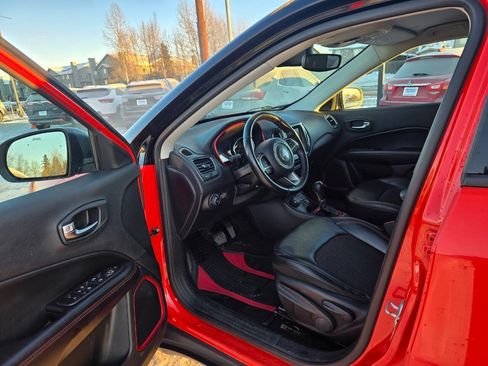 Used 2019 Jeep Compass Trailhawk AWD/4WD image 5
