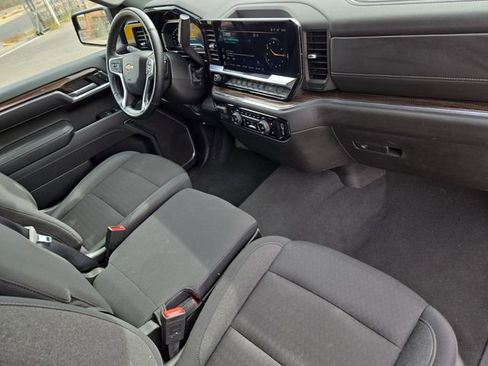 Used 2025 Chevrolet Silverado 1500 LT image 12