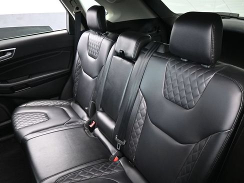 Used 2024 Ford Edge Titanium AWD/4WD image 37