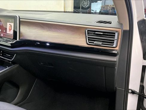 Used 2024 Volkswagen Atlas SE FWD image 15