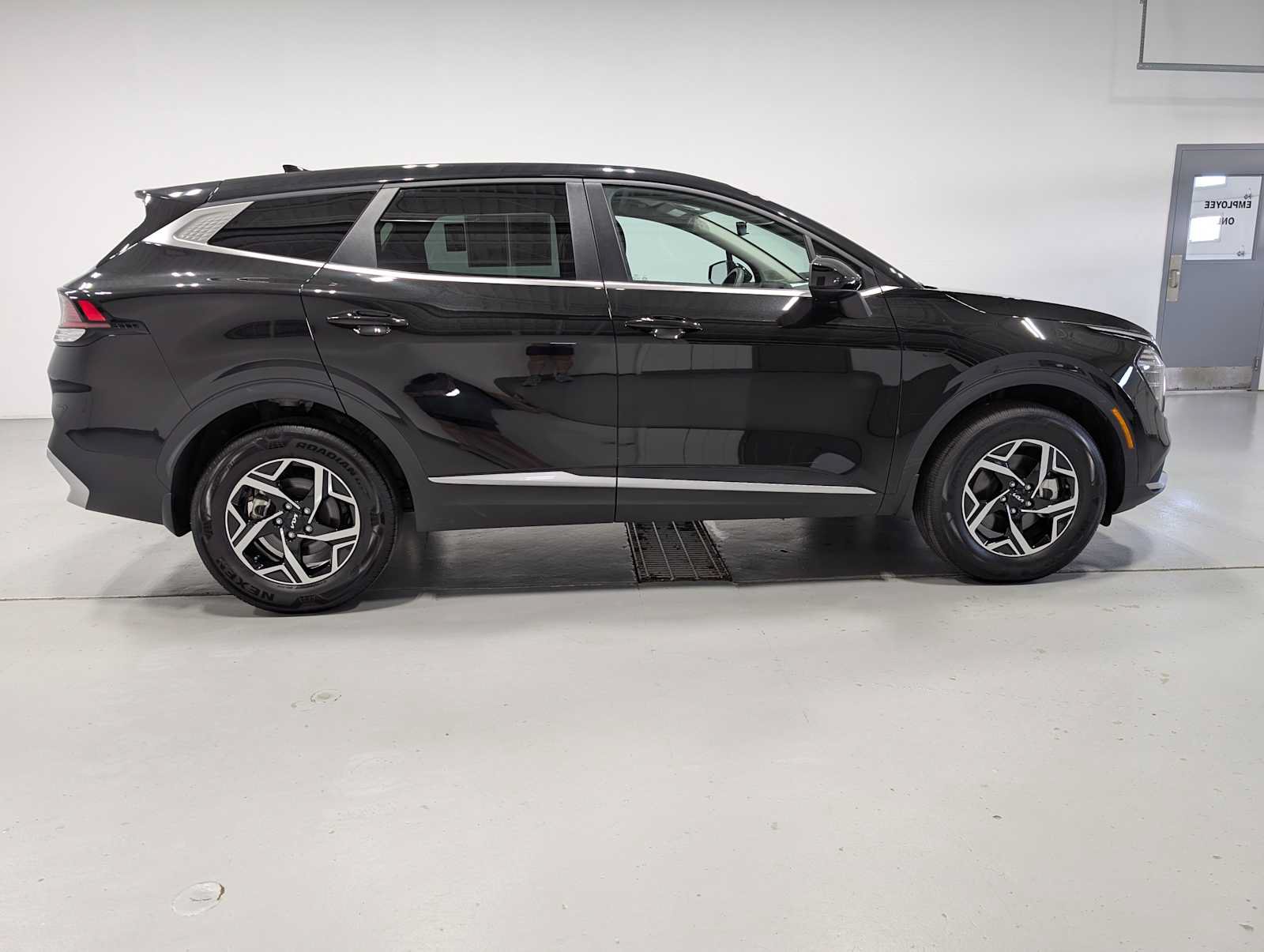 Certified 2025 Kia Sportage LX AWD/4WD image 7